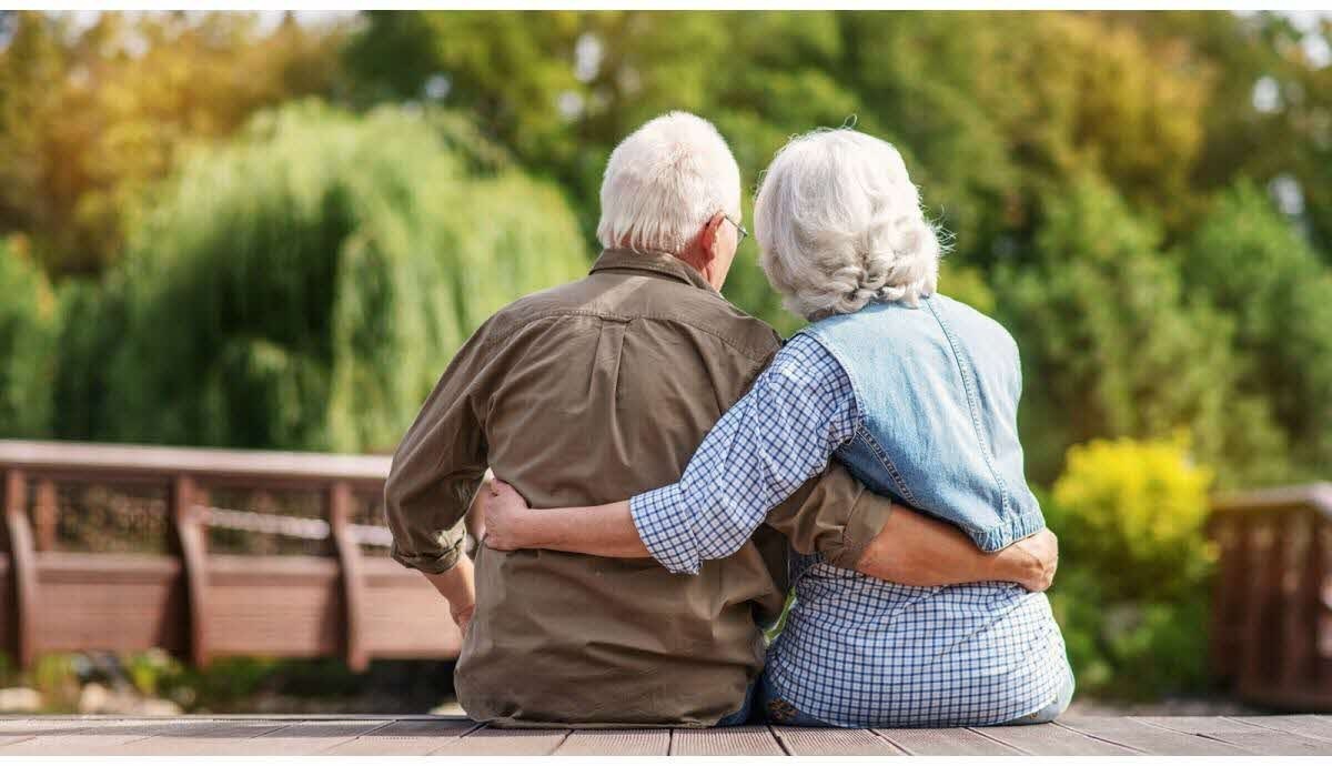 رابطه جنسی در سالمندان، بله یا خیر؟ ( + 5 فایده مهم معاشقه در پیری)